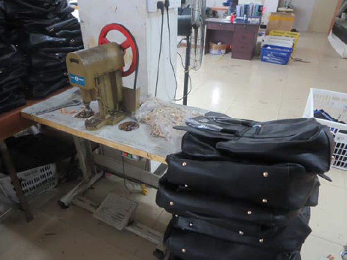 BUCKLE FIXING MACHINE